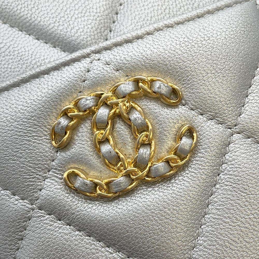 CHANEL Phone & Card Case SilverAP1182 Lambskin