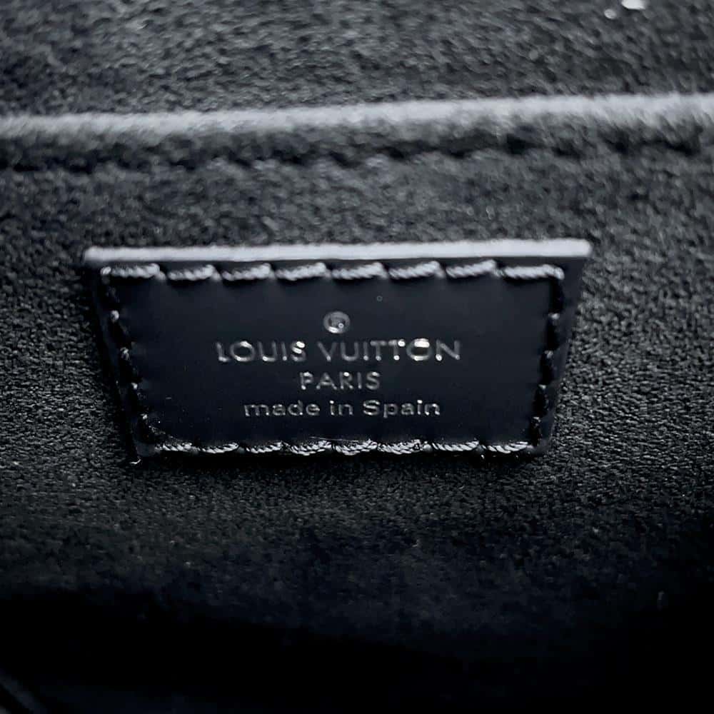 LOUIS VUITTON Petit Sac Plat Noir M69441 Epi Leather