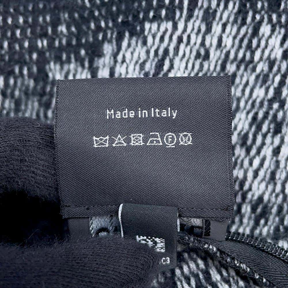 CHANEL CC Logo Cushion Black Cashmere94% Silk6%