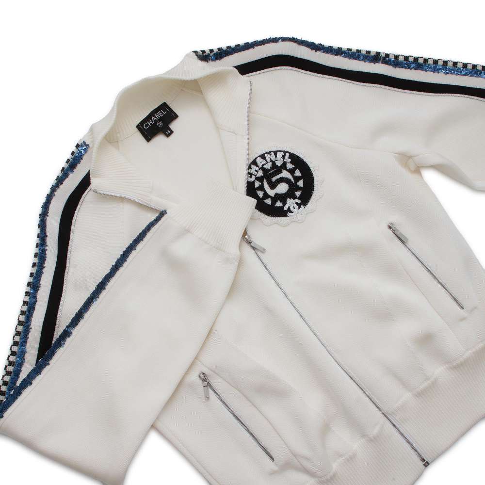 CHANEL CC Logo Sequins Blouson with Logo Patch Size 38 White/BlackP74166 Rayon91% Nylon7% Polyurethane2%