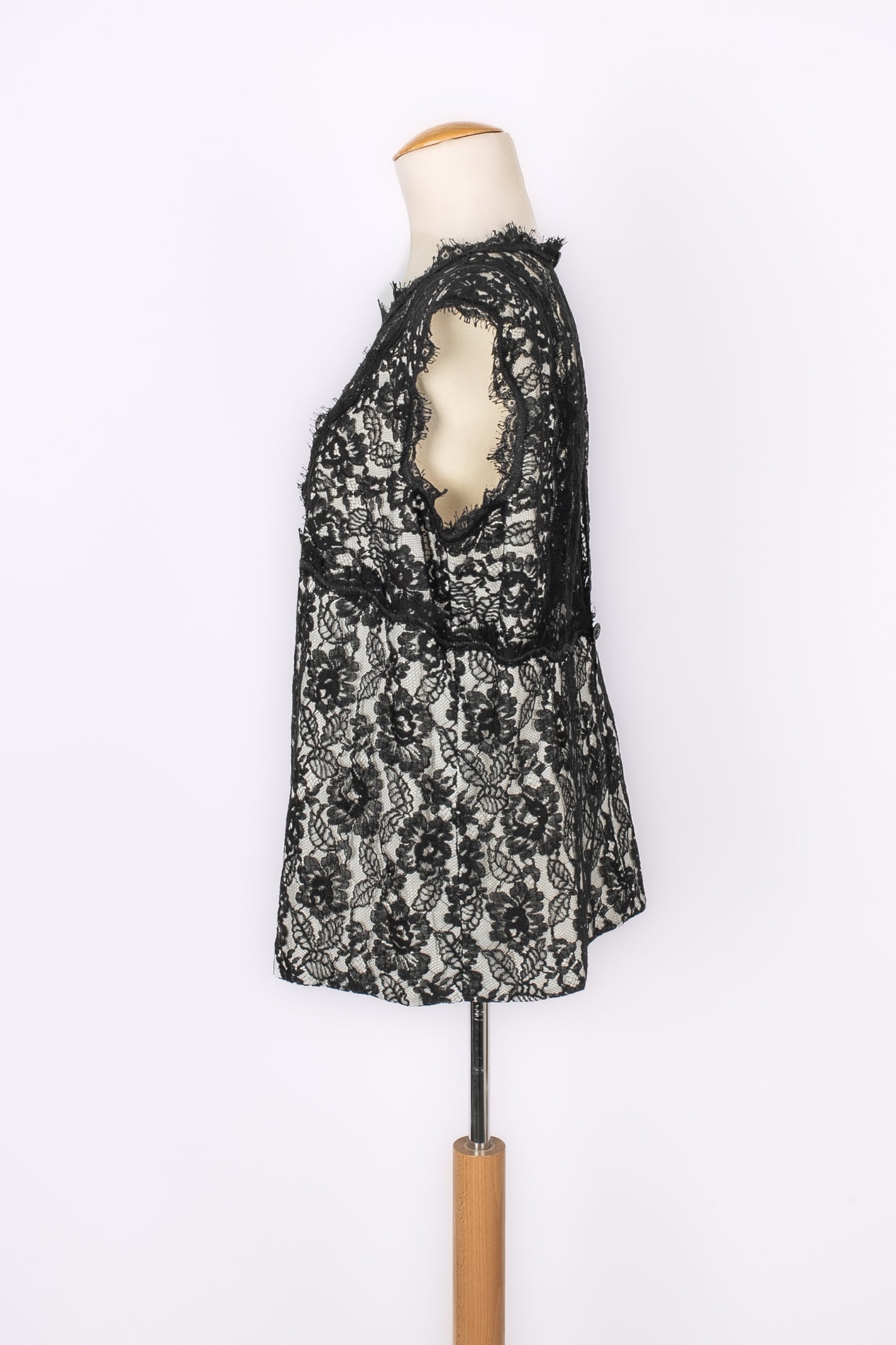 Haut en dentelle Chanel