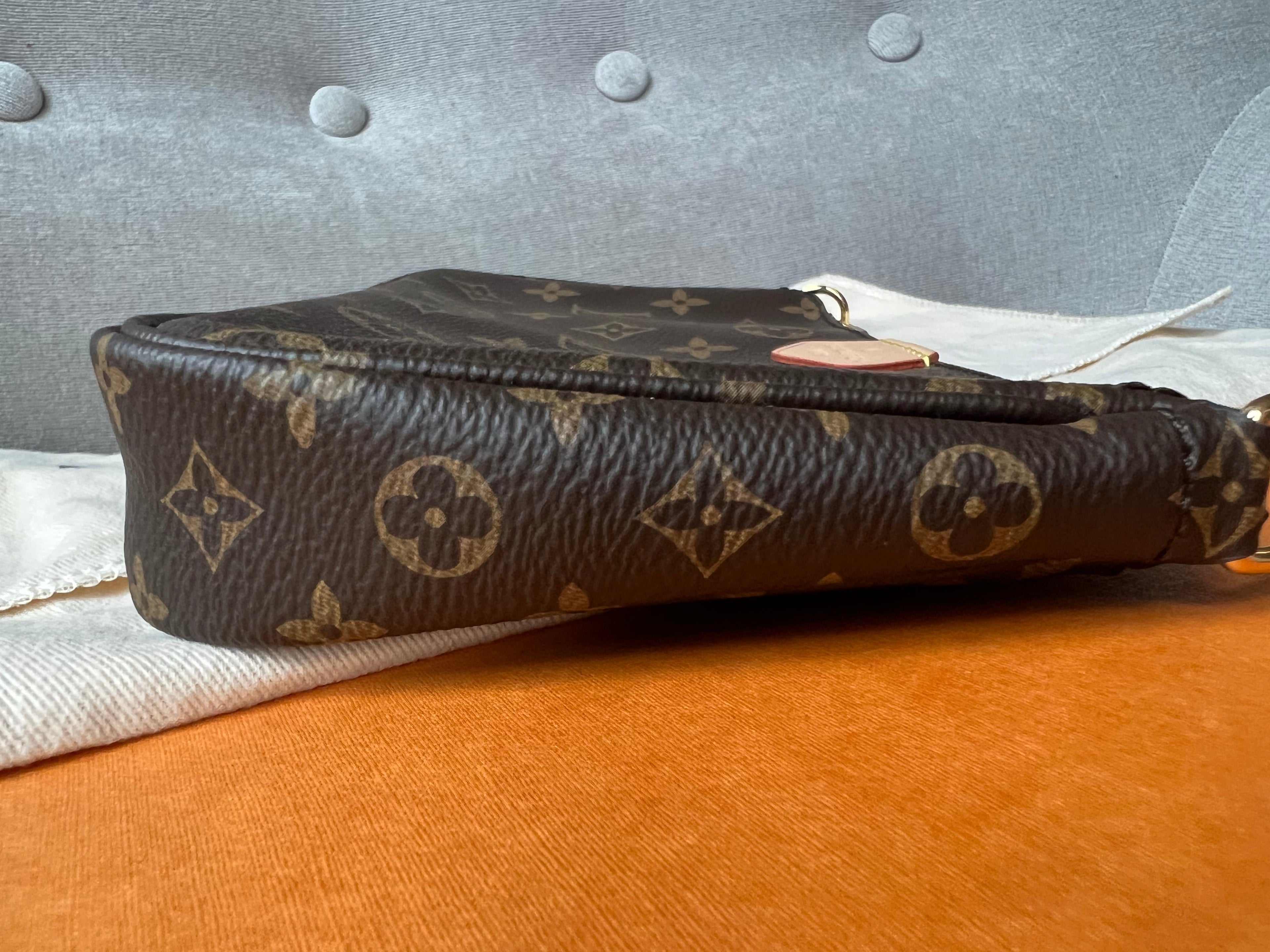 Louis Vuitton Multi Pochette Accessoires Rose Chiaro (RRP £1970)