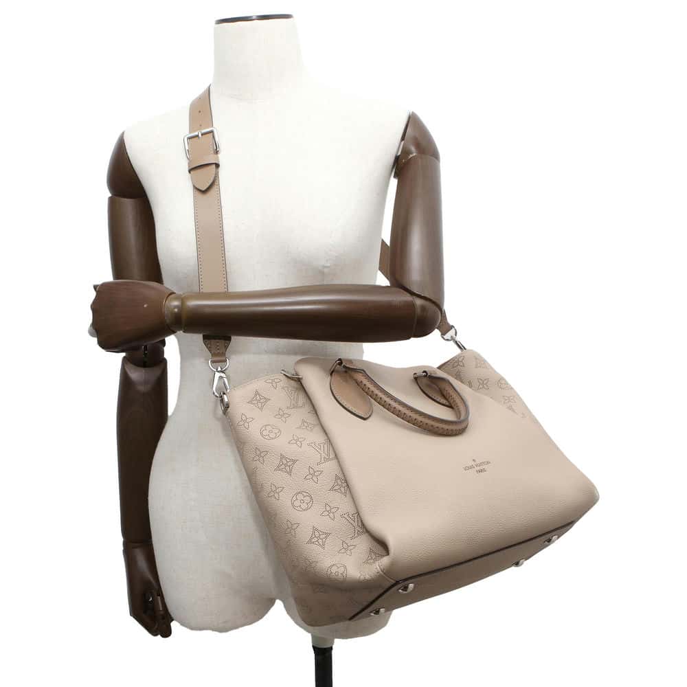 LOUIS VUITTON Omea Galet M55031 Monogram Mahina