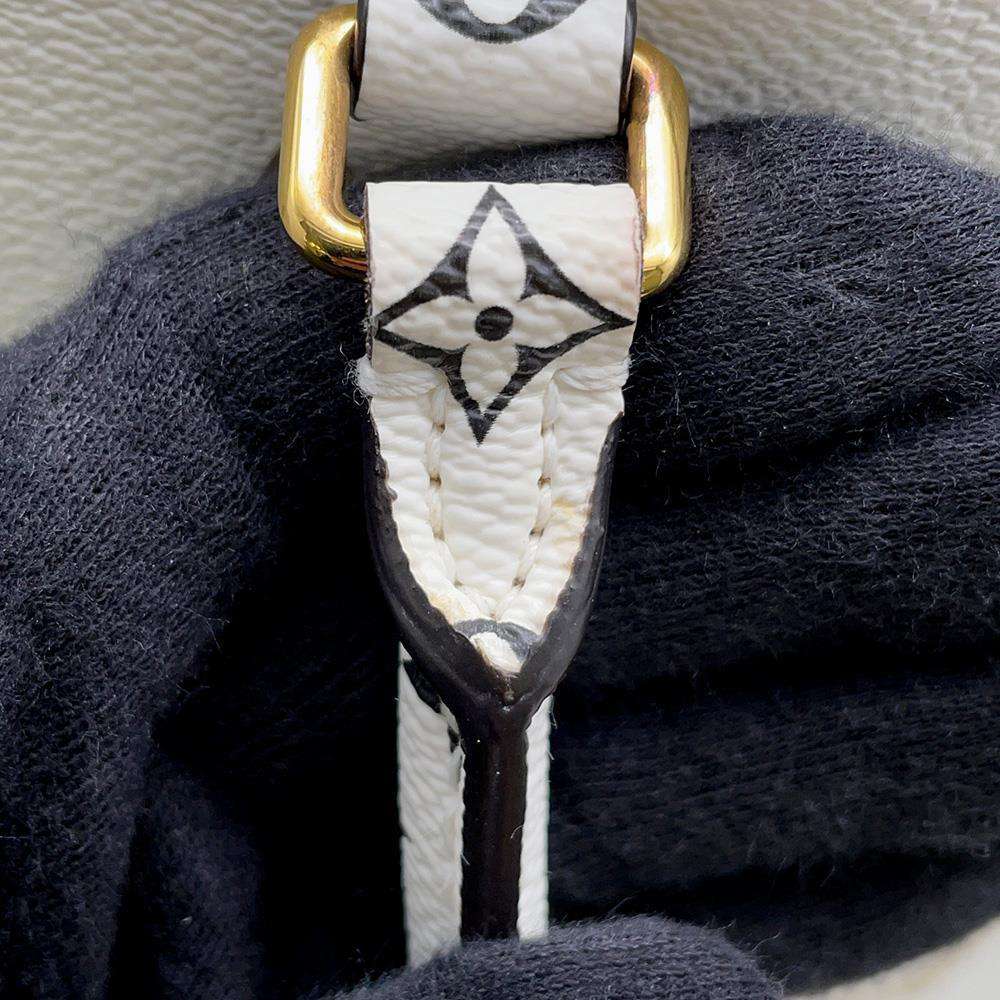 LOUIS VUITTON Onthego Creme/Khaki/Beige M44571 Monogram / Giant Size GM