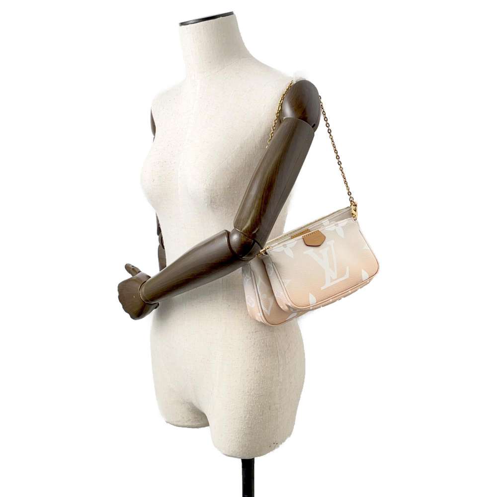 LOUIS VUITTON Multi Pochette Accessoires Bloom M57634 Monogram / Giant