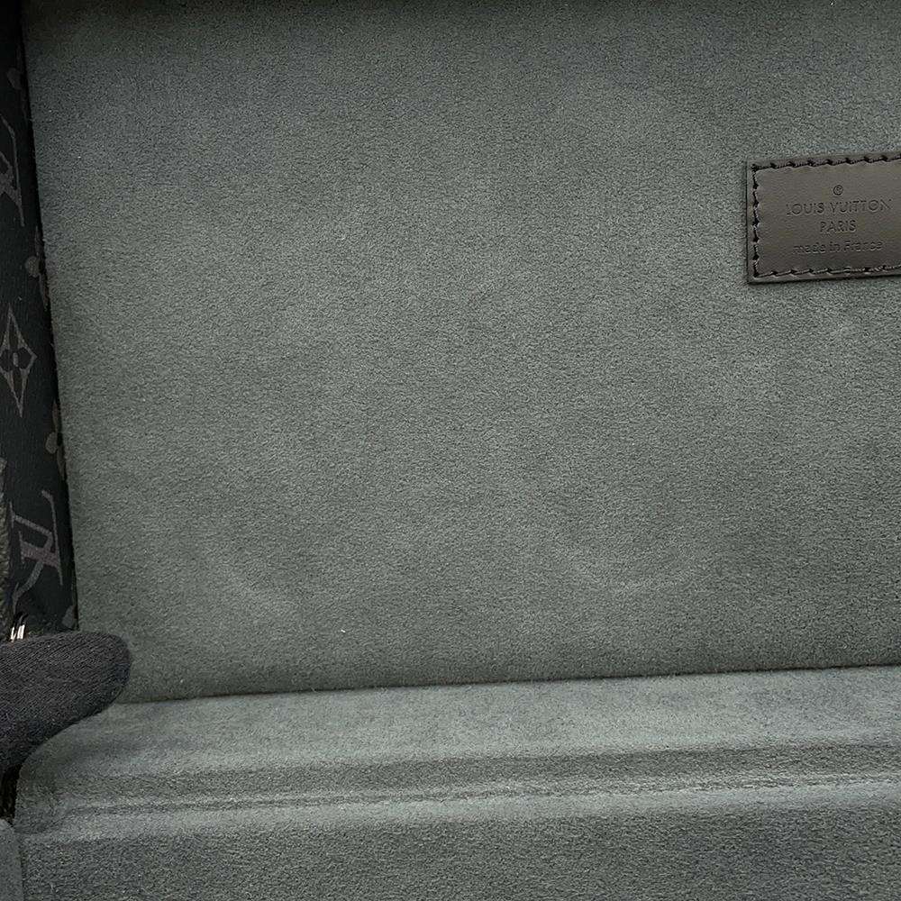 LOUIS VUITTON Coffret Accessoires Noir M44127 Monogram Eclipse