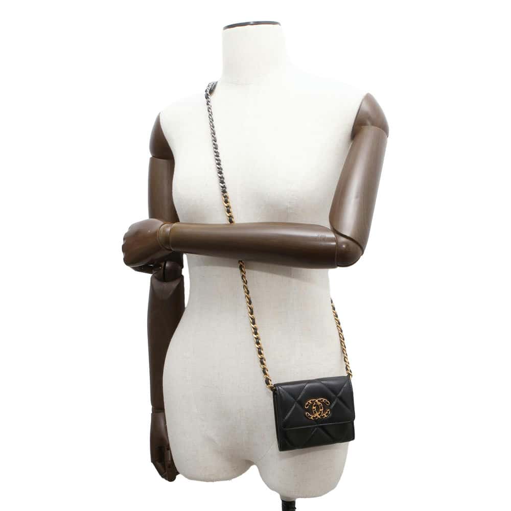 CHANEL CHANEL19 ChainShoulder Card Case BlackAP2409 Lambskin