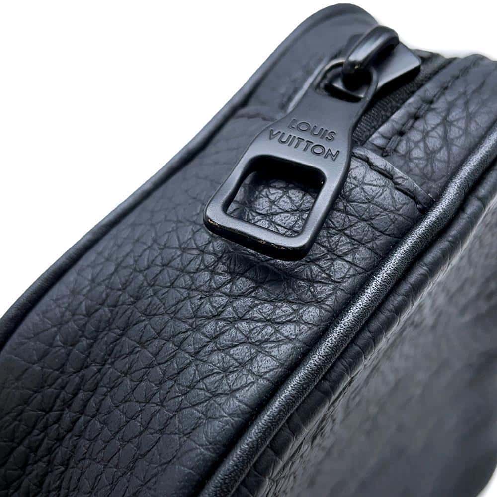 LOUIS VUITTON Pochette Volga Noir M53550 Monogram・Taurillon