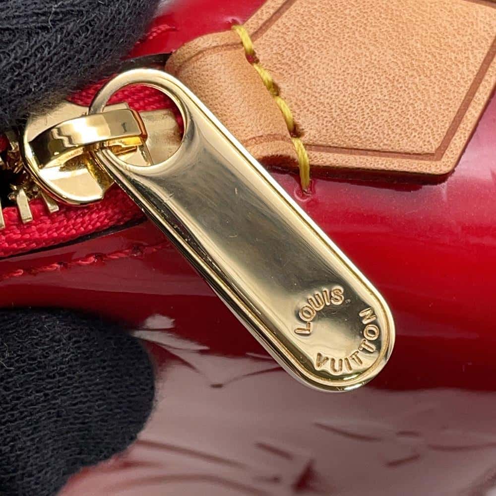 LOUIS VUITTON Pochette Cosmetic Pomme Damour M91496 Monogram Vernis Leather