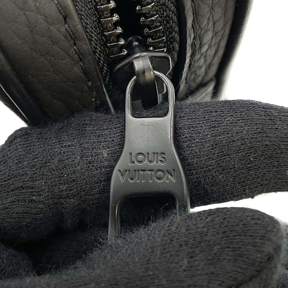 LOUIS VUITTON Pochette Volga Noir M55703 Monogram Empreinte Leather