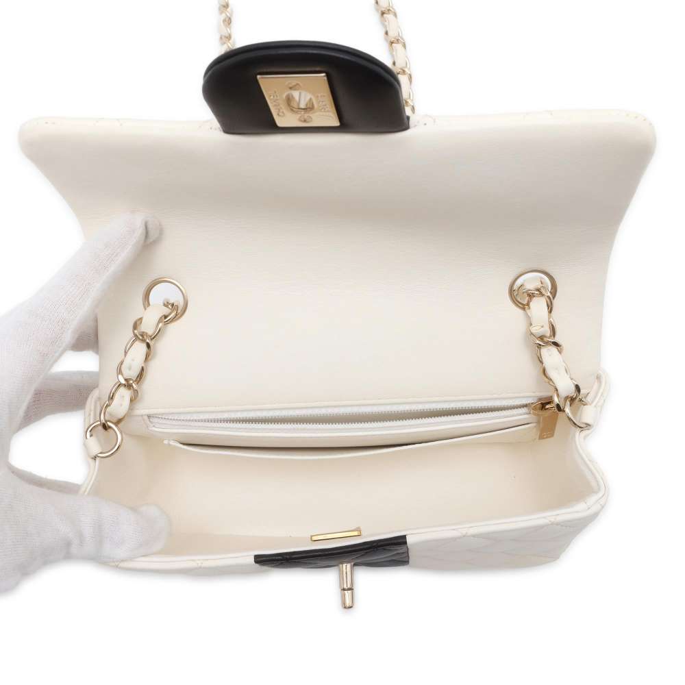 CHANEL Mini Matelasse ChainShoulder Bag Black/WhiteA69900 Lambskin Size 20