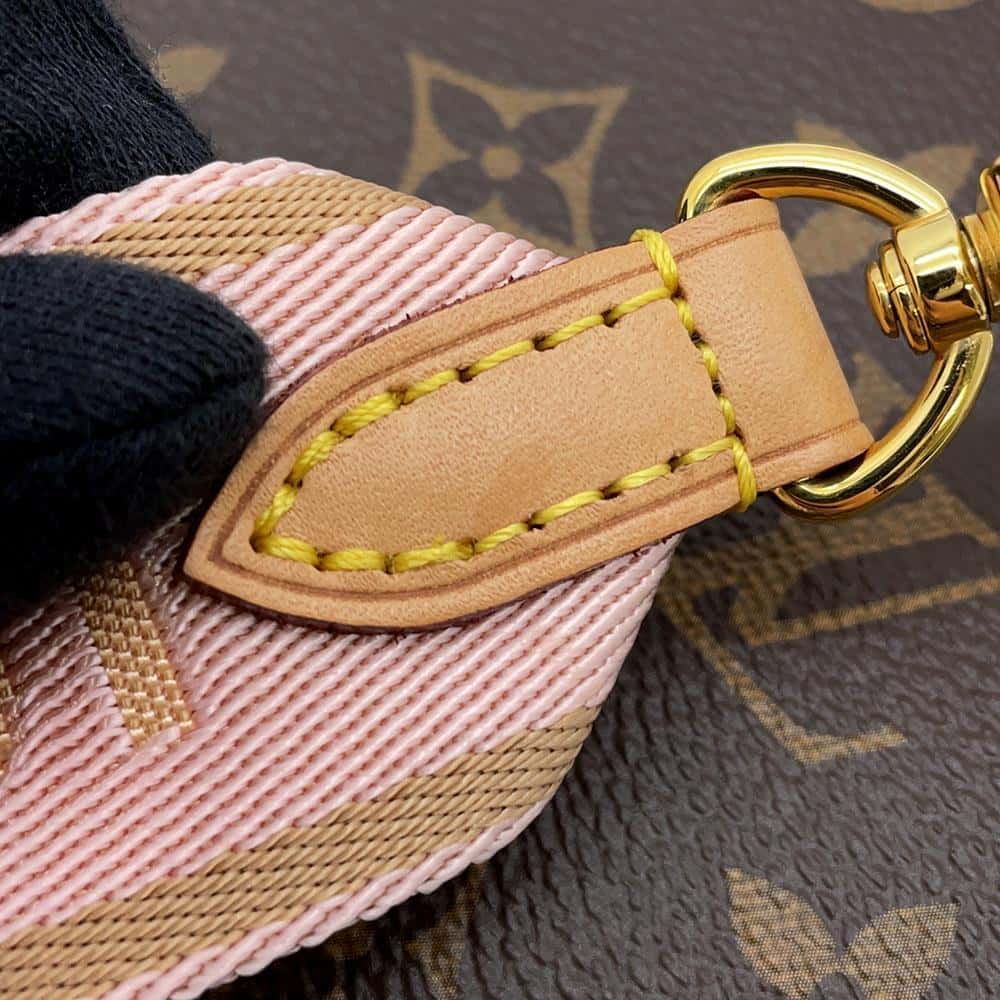 LOUIS VUITTON Multi Pochette Accessoires Rose claire M44840 Monogram