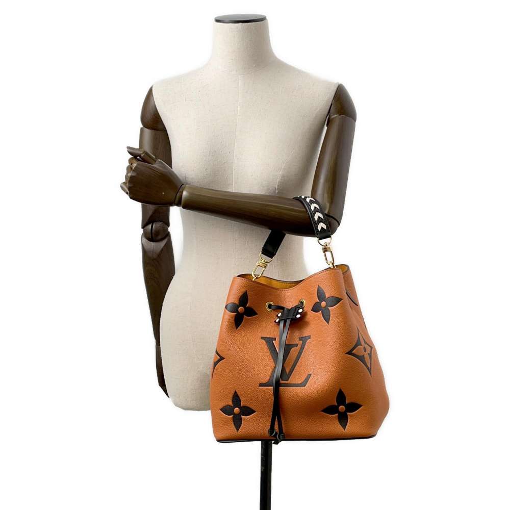 LOUIS VUITTON Neonoe Caramel/Black M56888 Monogram / Giant