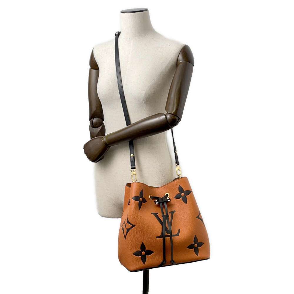 LOUIS VUITTON Neonoe Caramel/Black M56888 Monogram / Giant