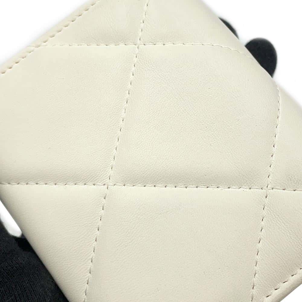 CHANEL 19 Chain flap Coin purse WhiteAP1787 Lambskin