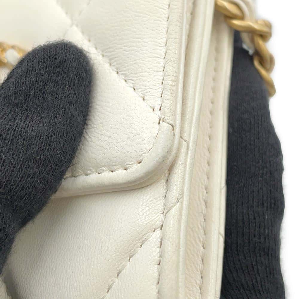 CHANEL 19 Chain flap Coin purse WhiteAP1787 Lambskin