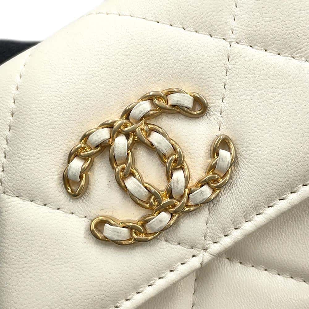 CHANEL 19 Chain flap Coin purse WhiteAP1787 Lambskin