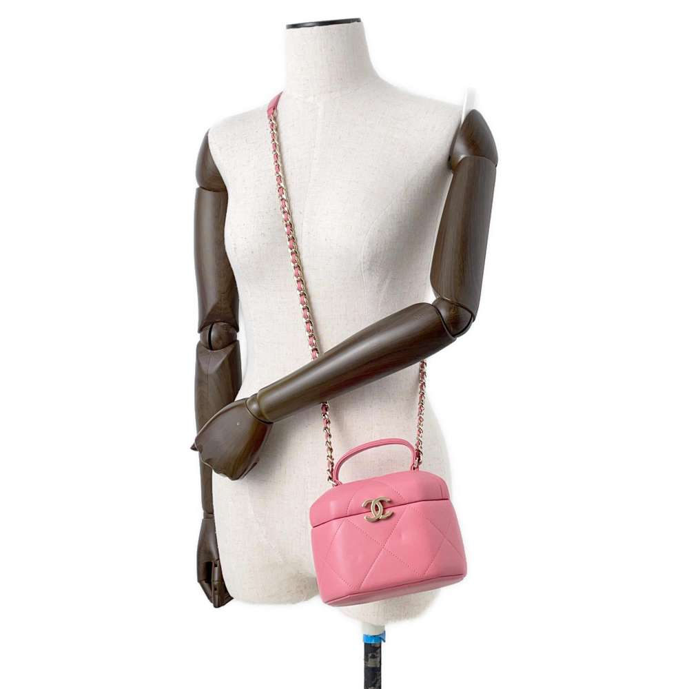 CHANEL Matelasse Vendome Vanity Pink Lambskin Size Small