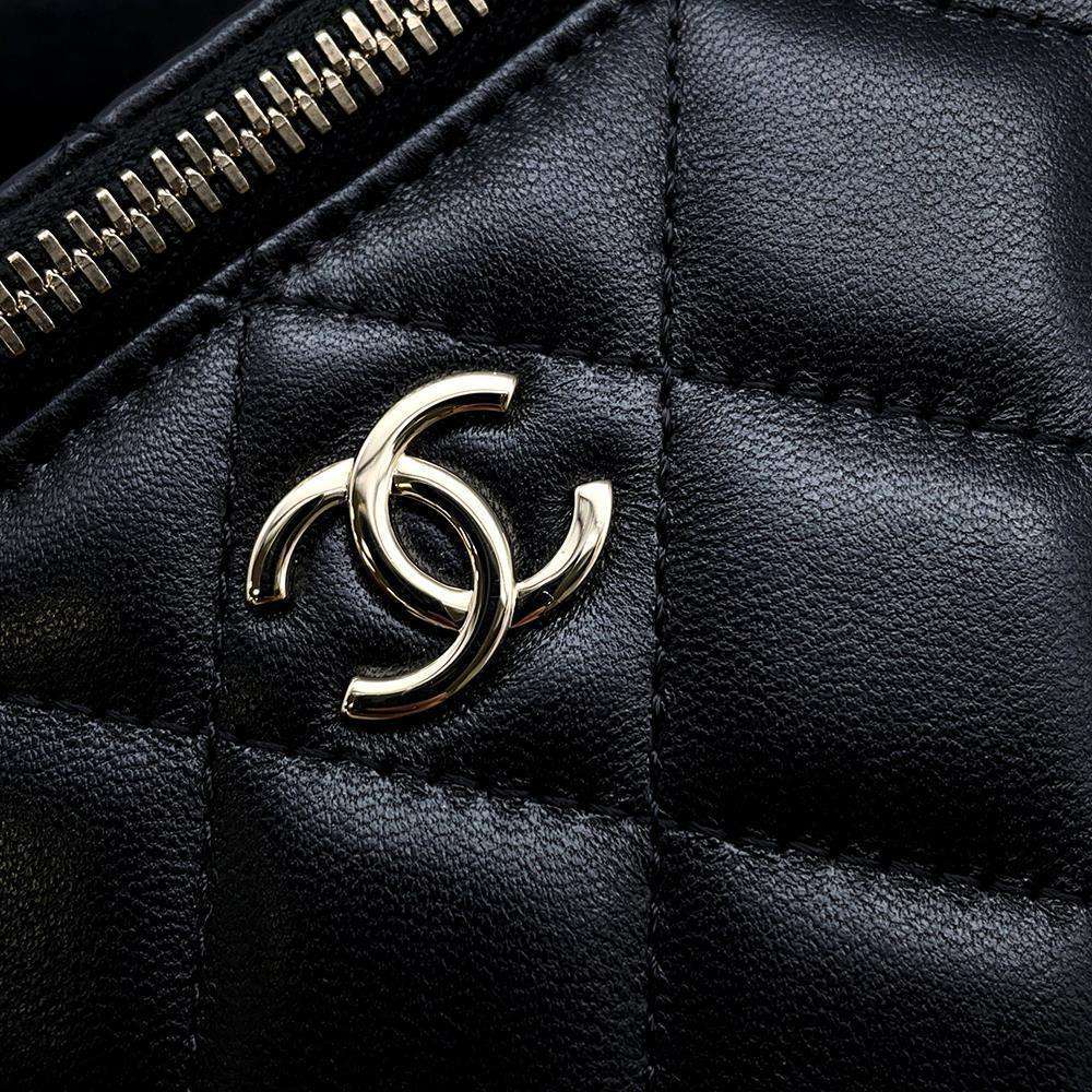 CHANEL Matelasse 2WAY Vanity Case BlackAP2199 Lambskin