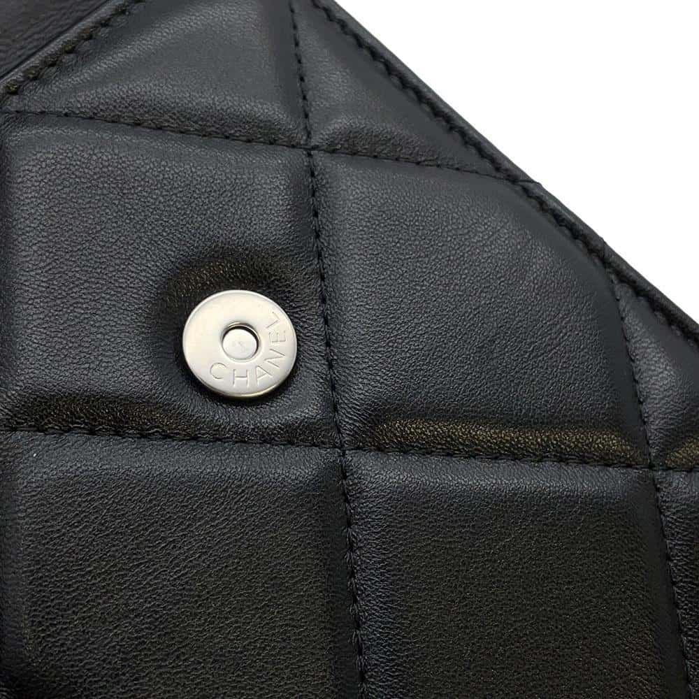CHANEL CHANEL19 Phone Case ChainShoulder BlackAP1773 Lambskin