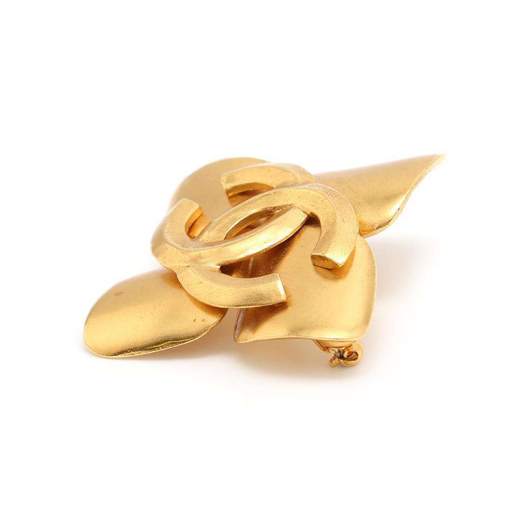 CHANEL CC Logo Four Leaf Brooch Gold Metal