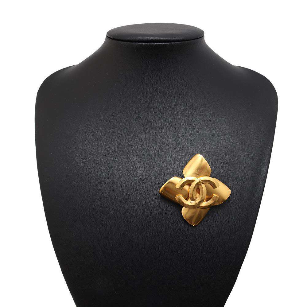 CHANEL CC Logo Four Leaf Brooch Gold Metal