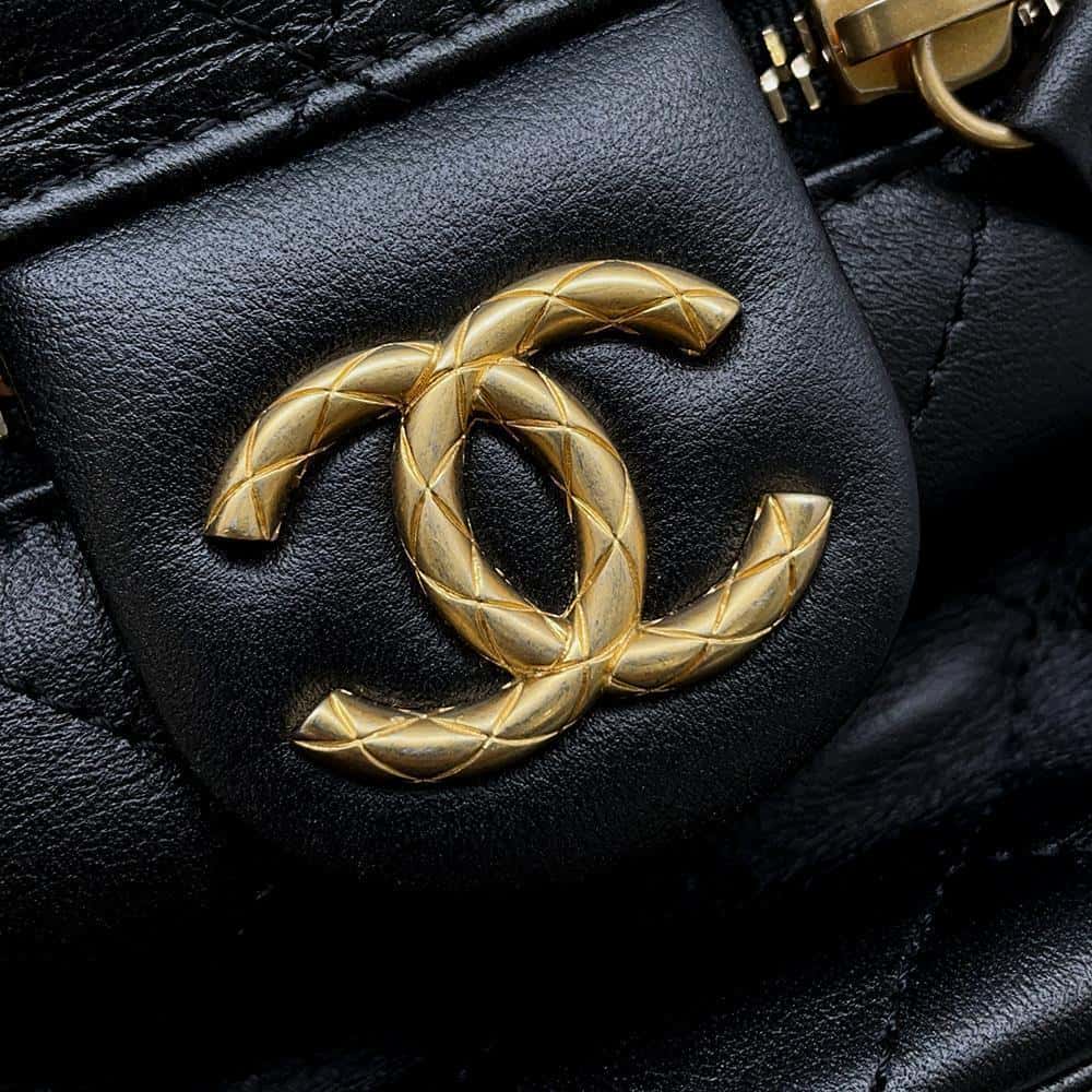 CHANEL Matelasse Vanity ChainShoulder Bag BlackAS3228 Calf Leather