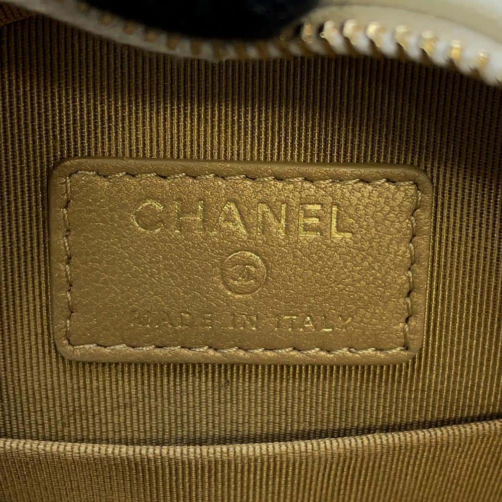 CHANEL Matelasse Round Chain Shoulder Bag WhiteAP0999 Lambskin