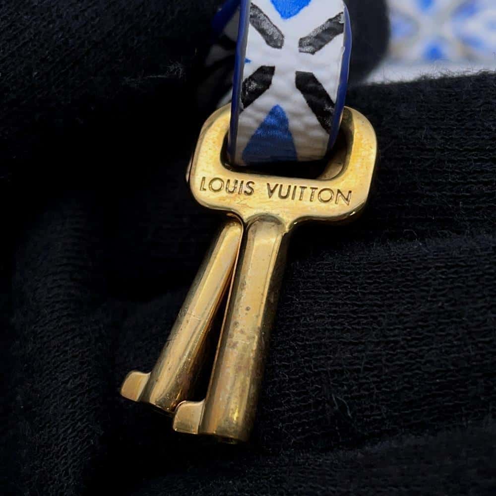 LOUIS VUITTON Coffret Tresor White/Blue M10250 Monogram Visor Pool Size 24