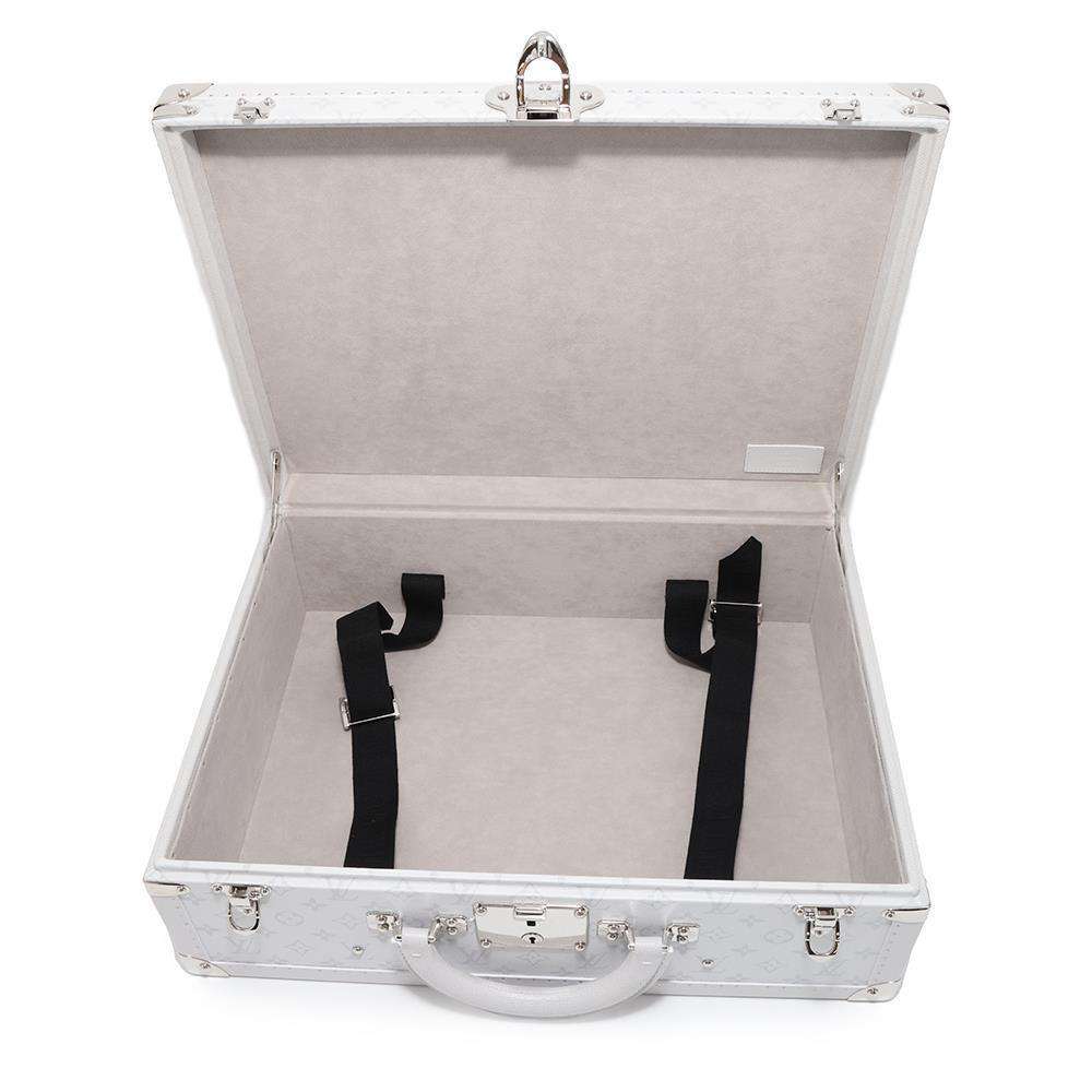 LOUIS VUITTON Bisten White M30956 Monogram Taiga Leather Size 50
