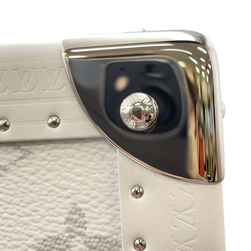 LOUIS VUITTON Bisten White M30956 Monogram Taiga Leather Size 50