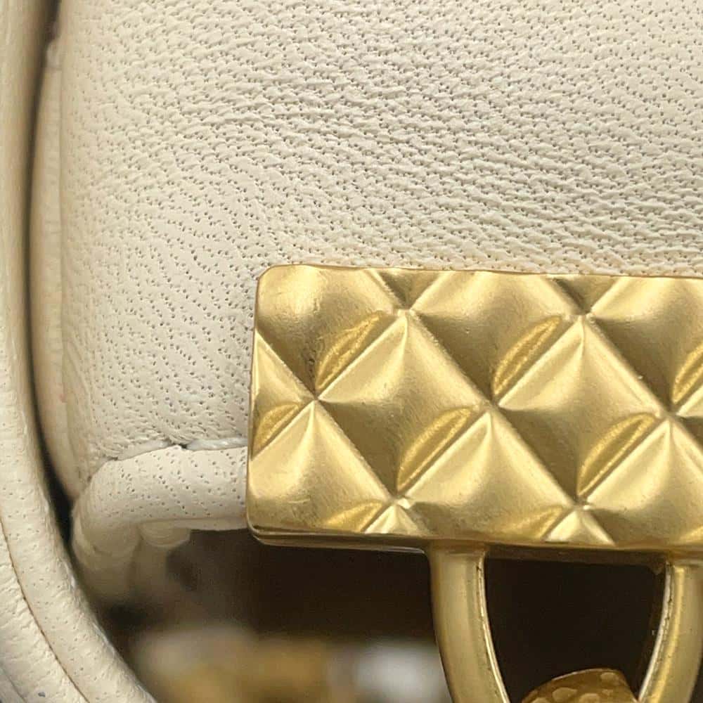 CHANEL Matelasse Coin Motif ChainShoulder Bag WhiteAS2222 Lambskin