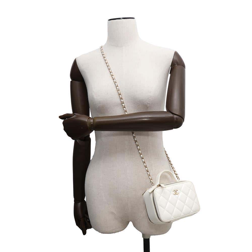 CHANEL Matelasse Top Handle Vanity Bag WhiteAP2920 Shiny Calf Leather