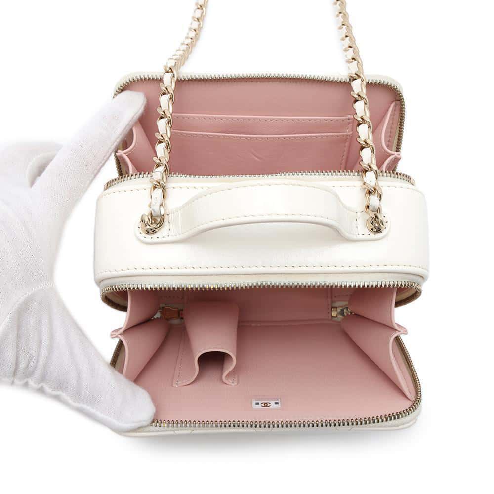 CHANEL Matelasse Top Handle Vanity Bag WhiteAP2920 Shiny Calf Leather