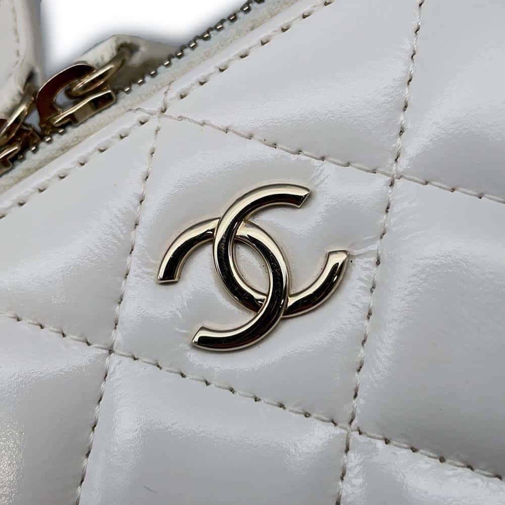 CHANEL Matelasse Top Handle Vanity Bag WhiteAP2920 Shiny Calf Leather
