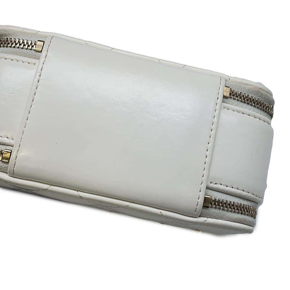 CHANEL Matelasse Top Handle Vanity Bag WhiteAP2920 Shiny Calf Leather