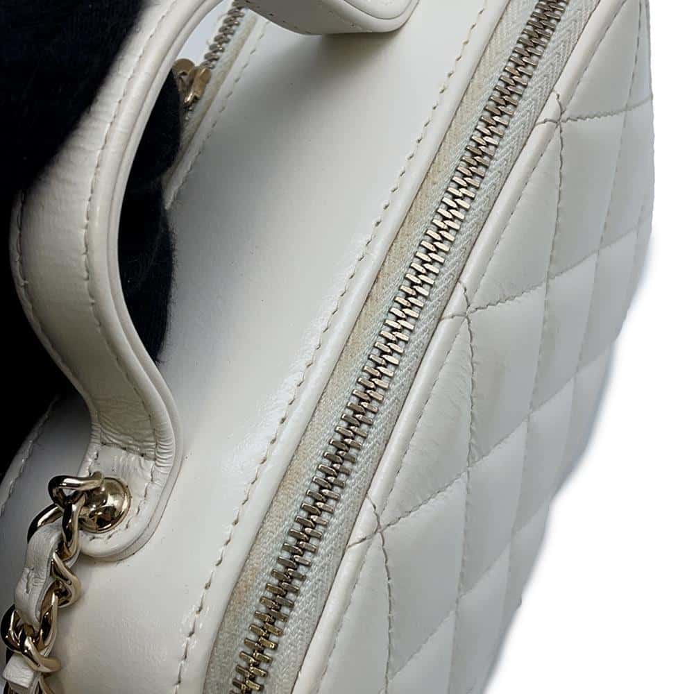 CHANEL Matelasse Top Handle Vanity Bag WhiteAP2920 Shiny Calf Leather