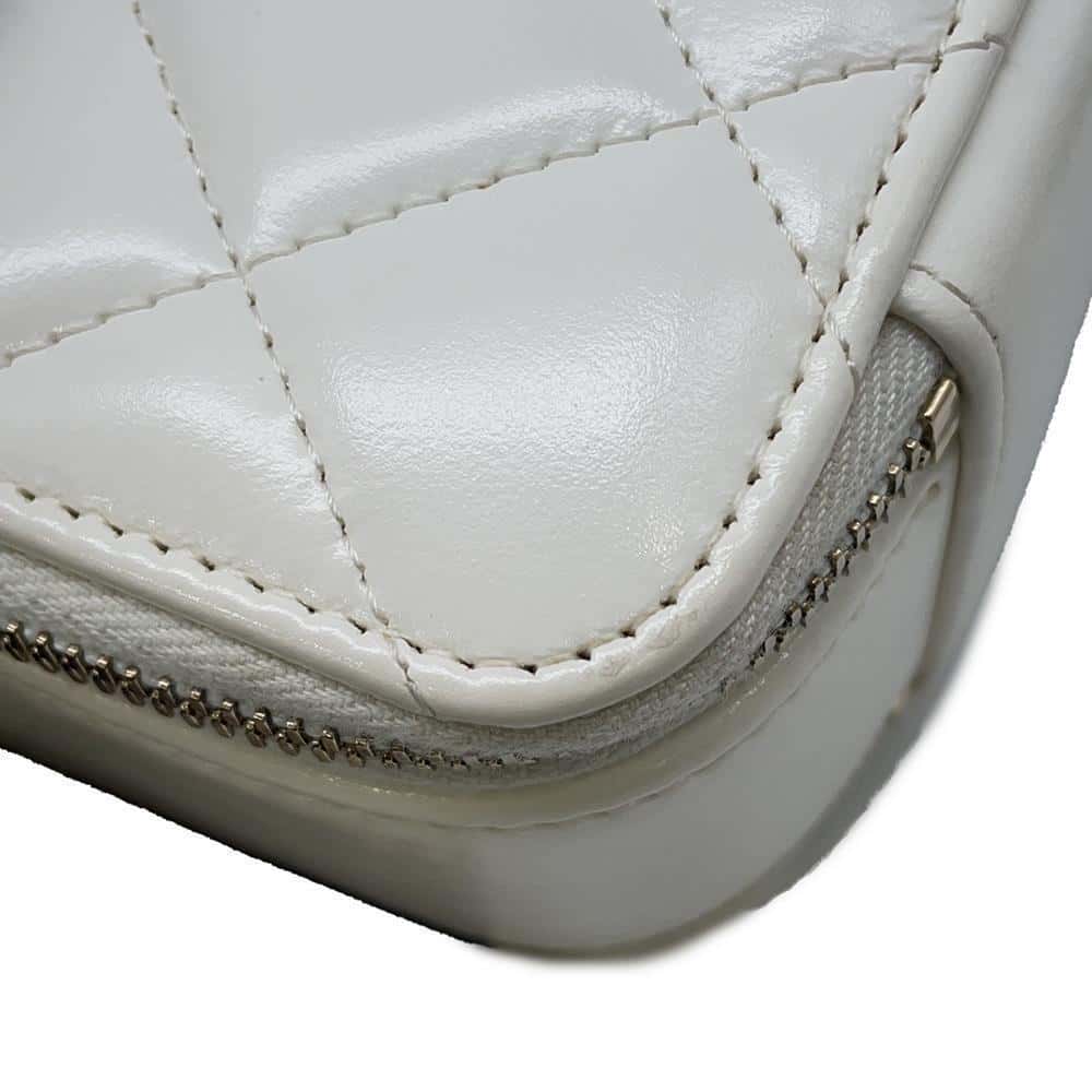 CHANEL Matelasse Top Handle Vanity Bag WhiteAP2920 Shiny Calf Leather