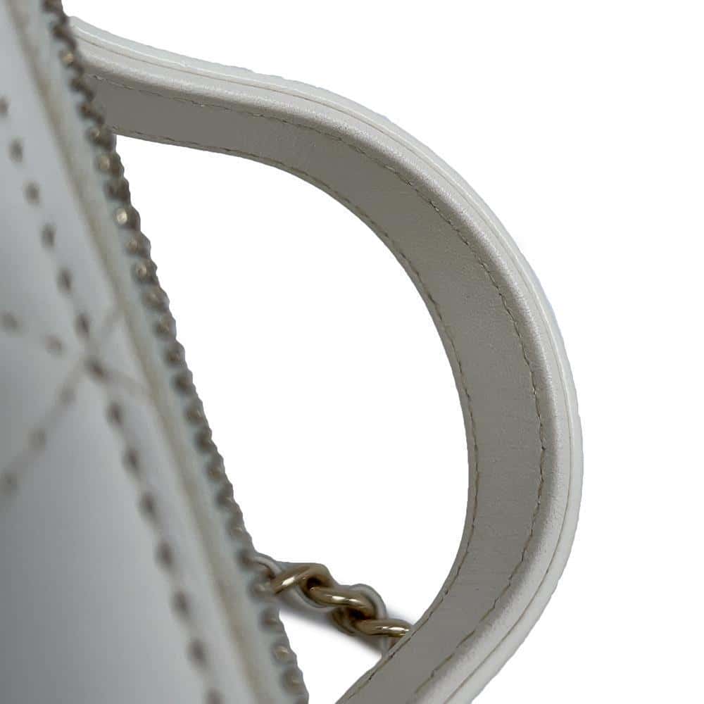 CHANEL Matelasse Top Handle Vanity Bag WhiteAP2920 Shiny Calf Leather