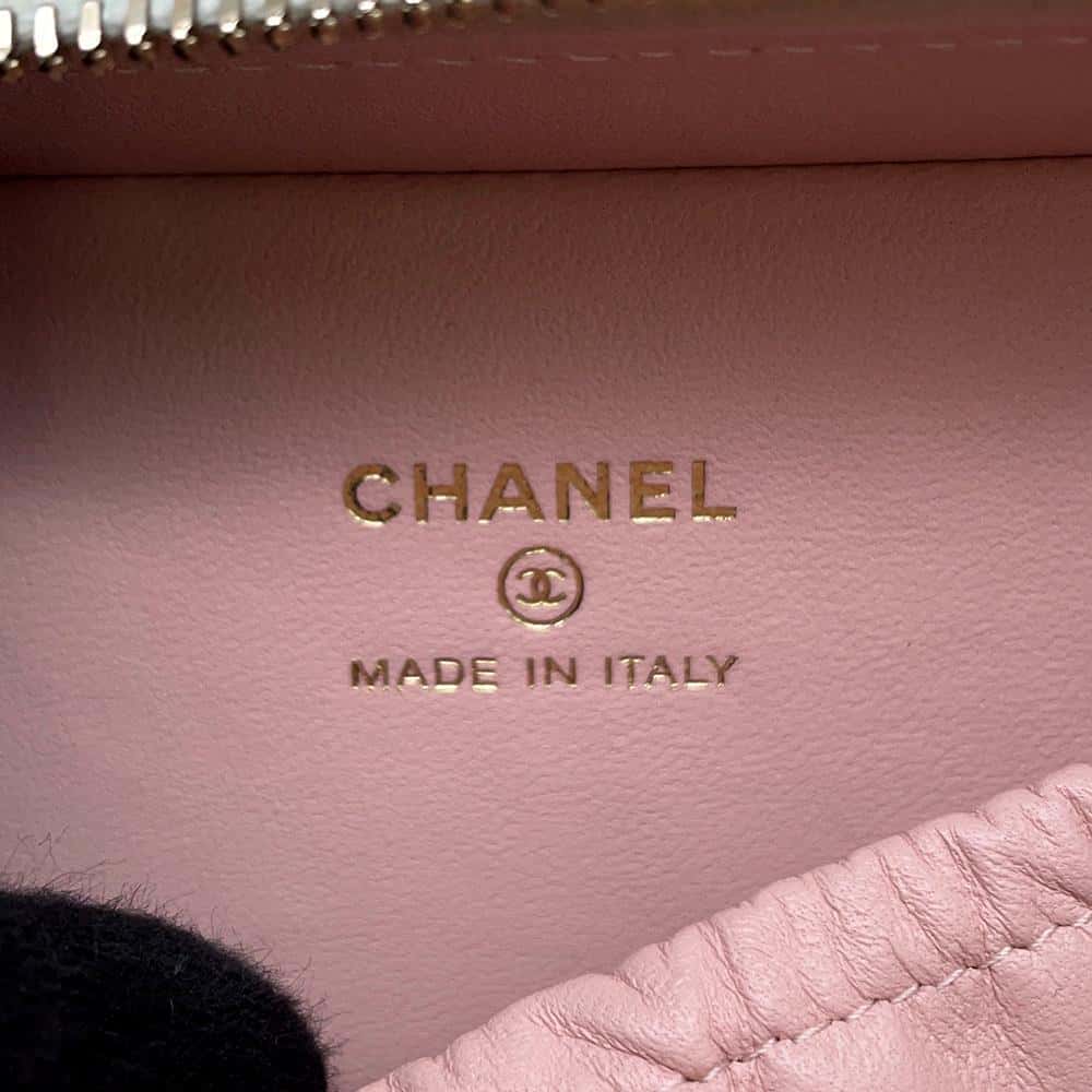 CHANEL Matelasse Top Handle Vanity Bag WhiteAP2920 Shiny Calf Leather