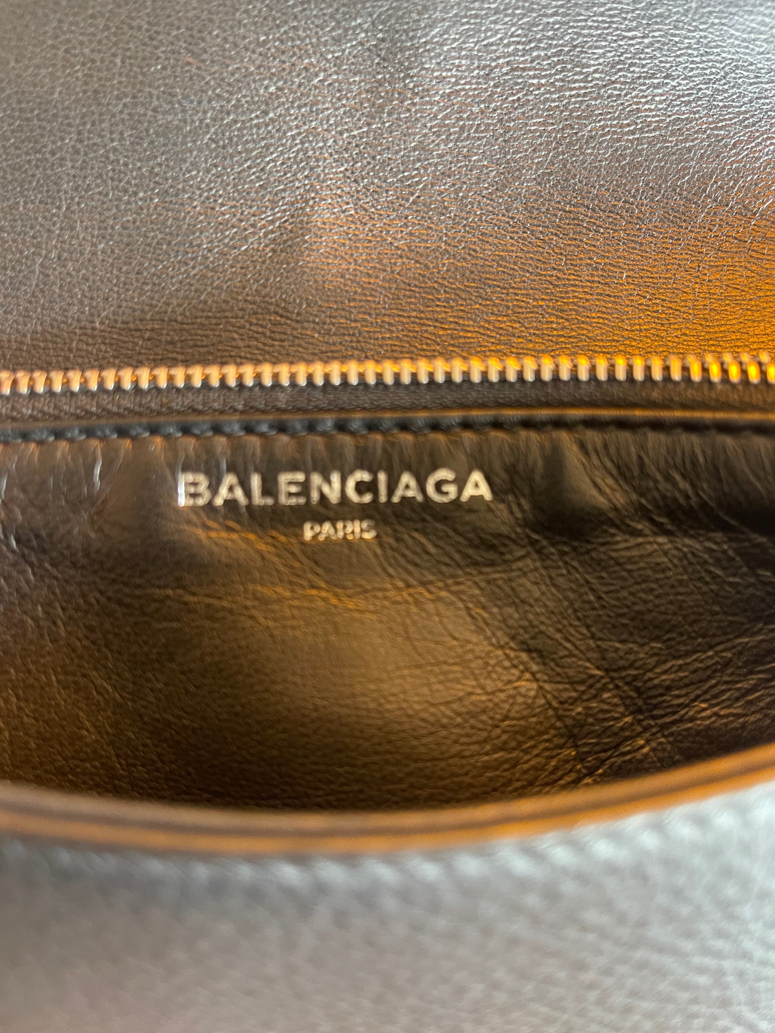 Balenciaga Everyday Soulder Bag