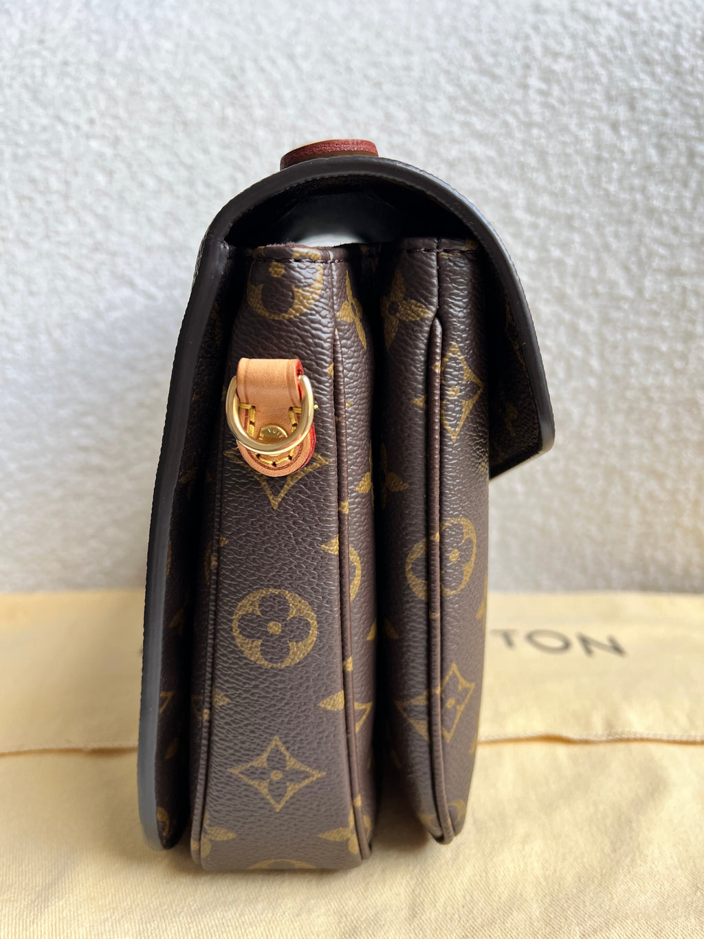 Louis Vuitton Pochette Metis Monogram (RRP £1,970)