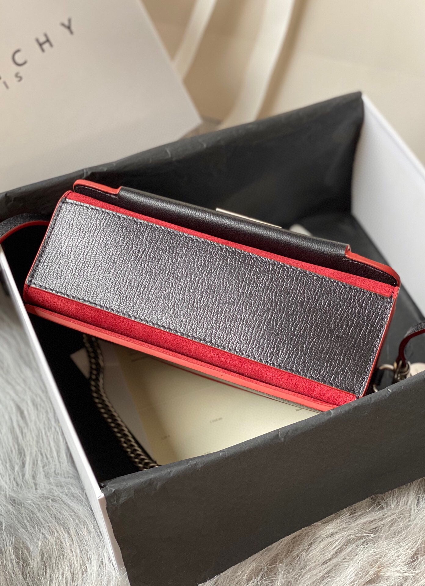 gv GV3 Bag Black/ Red For Women, Handbags, Shoulder Bags 11.4in/29cm GVC