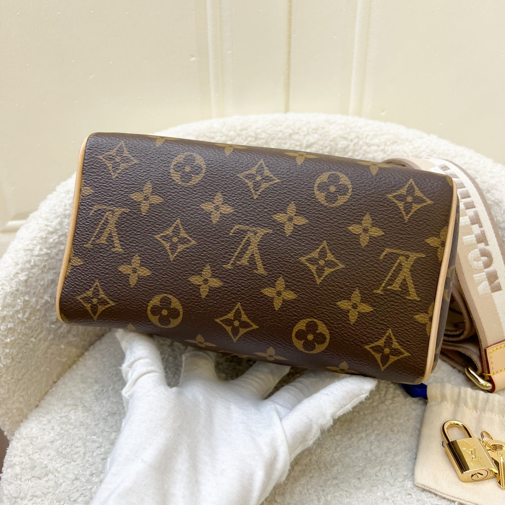 LV Speedy Bandouliere 20 in Monogram Canvas and Adjustable Beige Patterned Strap