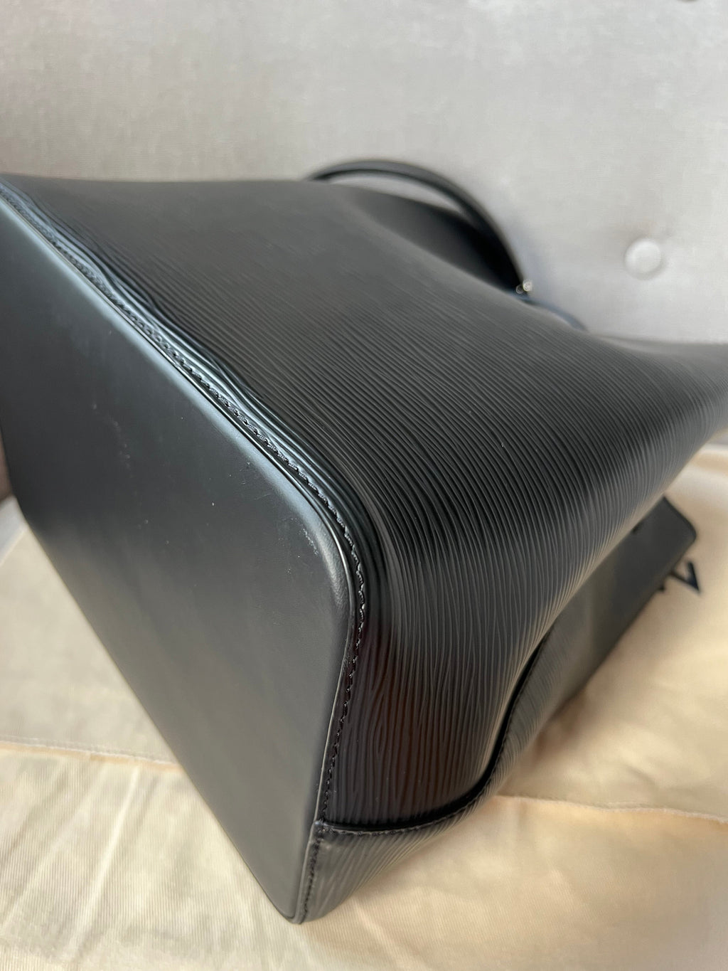 Louis Vuitton Neo Noe Bucket Bag Black Epi (RRP £1,930)