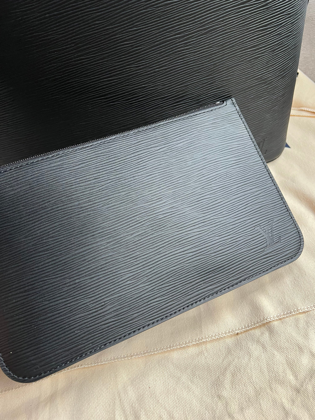 Louis Vuitton Neverfull MM Black Epi Leather (RRP £1,740)