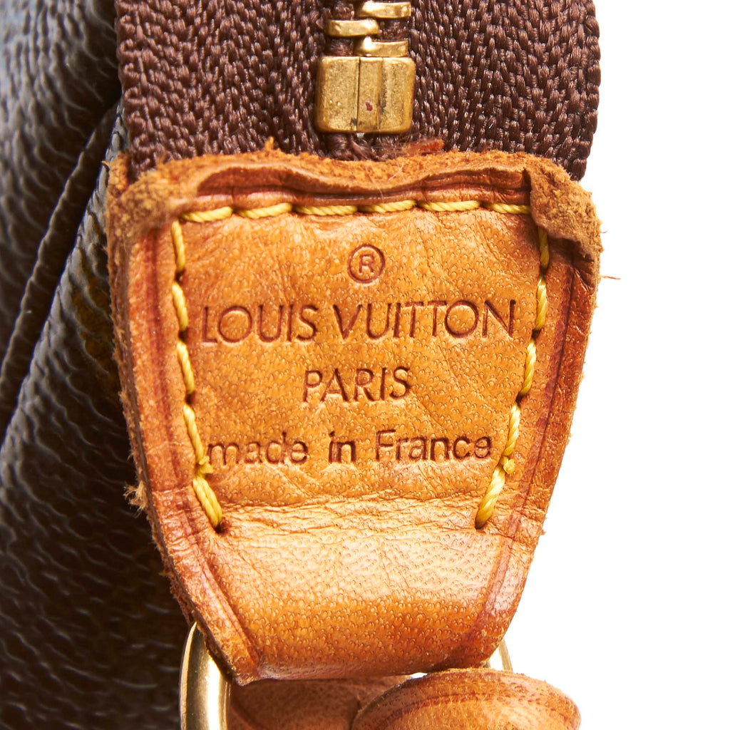 Louis Vuitto Pochette Accessoires Monogram Canvas Bag