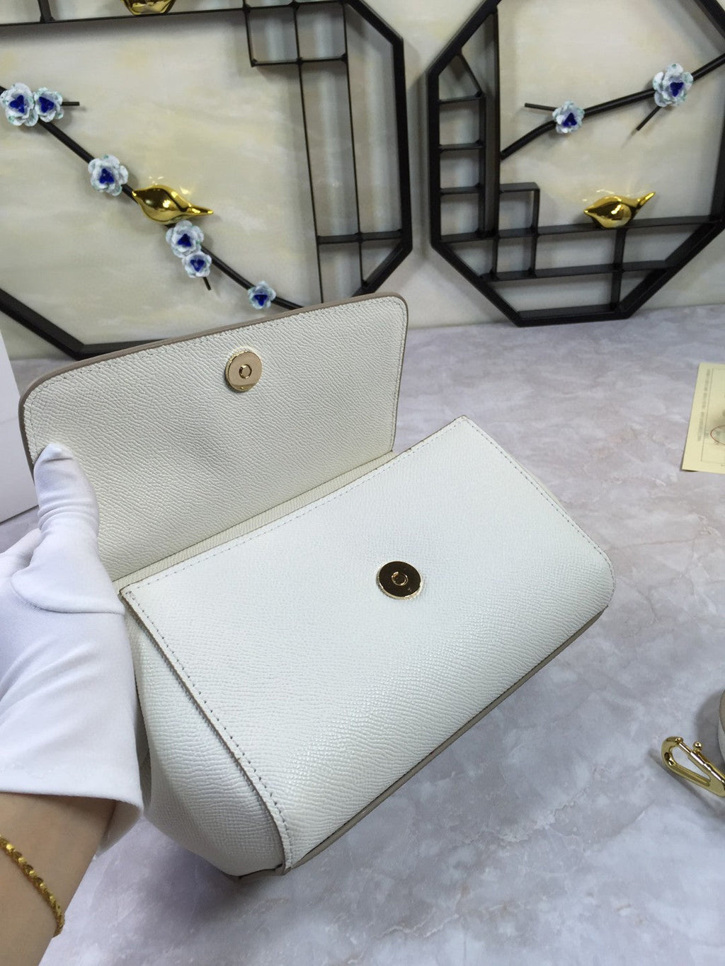 GLAMI MeGLAMIum Sicily Handbag In Dauphine White For Women 10.2in/26cm GLAMI GLAMI4347A100180001