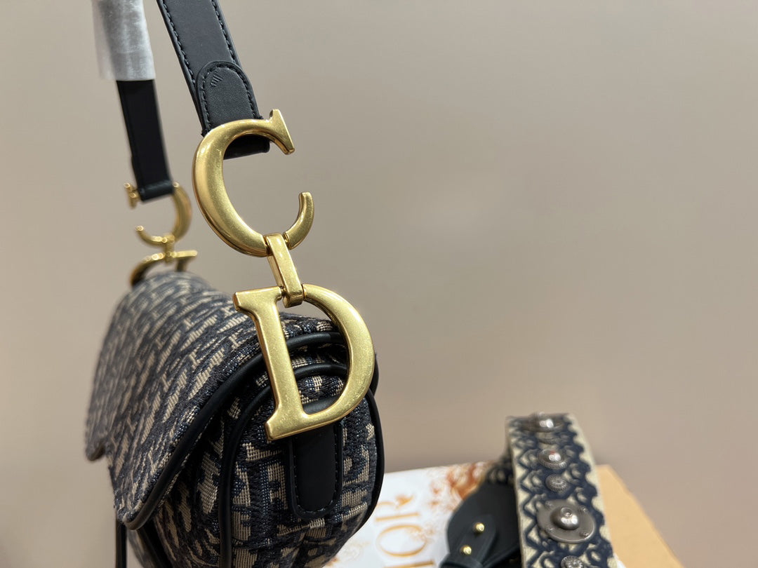 EN - Luxury Bags DIR 362