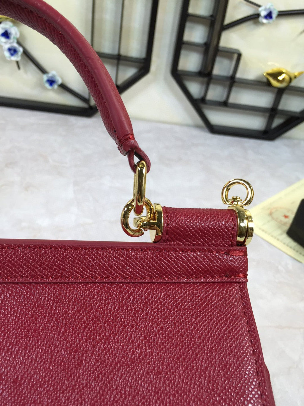 GLAMI MeGLAMIum Sicily Handbag In Dauphine Burgundy For Women 10.2in/26cm GLAMI GLAMI4347A10018M073